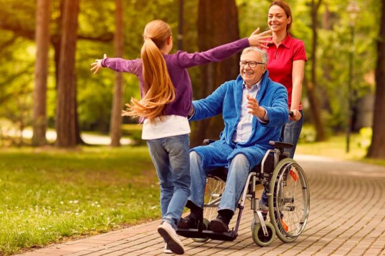 Rollstuhl: Worauf Sie achten sollten