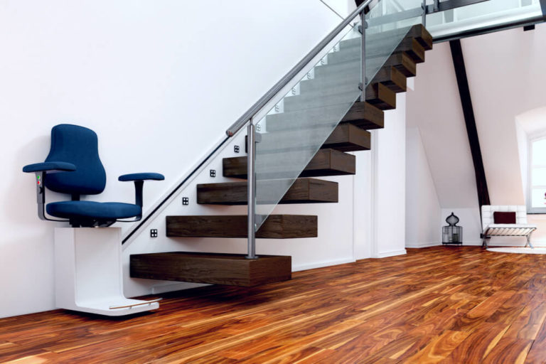 Treppenlift: Modelle, Einbau, Kosten, Zuschuss