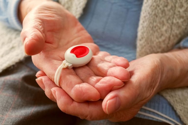 Hausnotruf: Sofortige Hilfe auf Knopfdruck