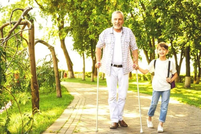 Krücken: Auswahl und Anwendung der Gehhilfen
