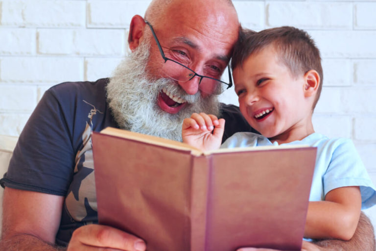 Vorlesen: Tipps wie Sie Kindern gute Geschichten erzählen